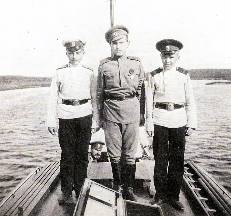 Цесаревич Алексей с кадетами